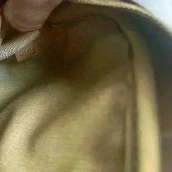 Louis Vuitton Trouville, this item been altered. - Picture 8 of 9